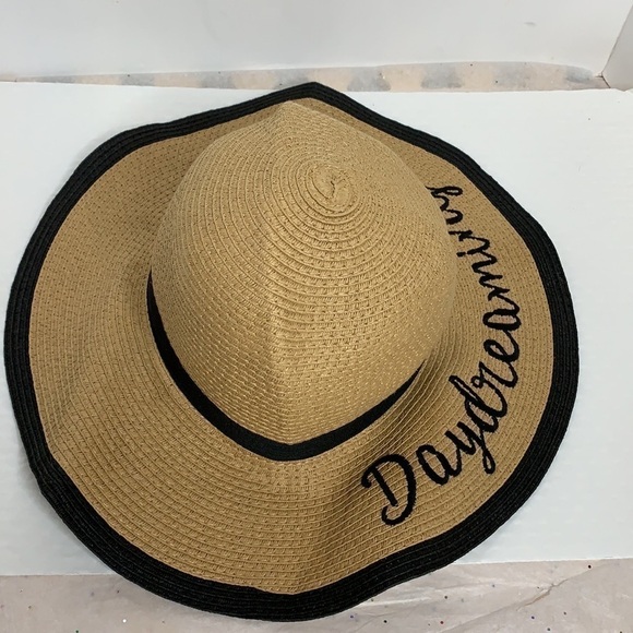 Daydreaming medium wide brim floppy sun hat - Picture 3 of 6